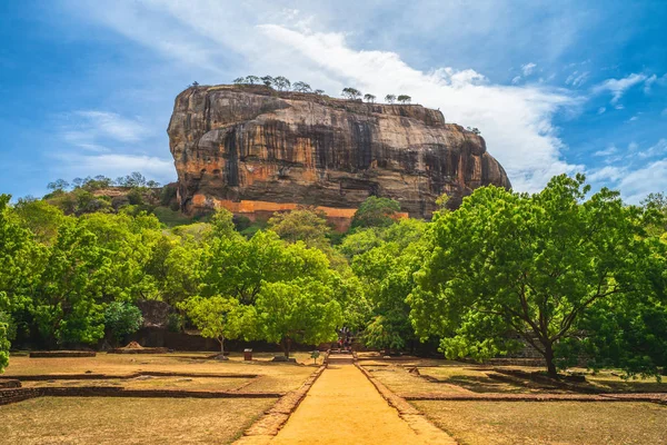 depositphotos_309984986-stock-photo-sigiriya-lion-rock-ancient-fortress